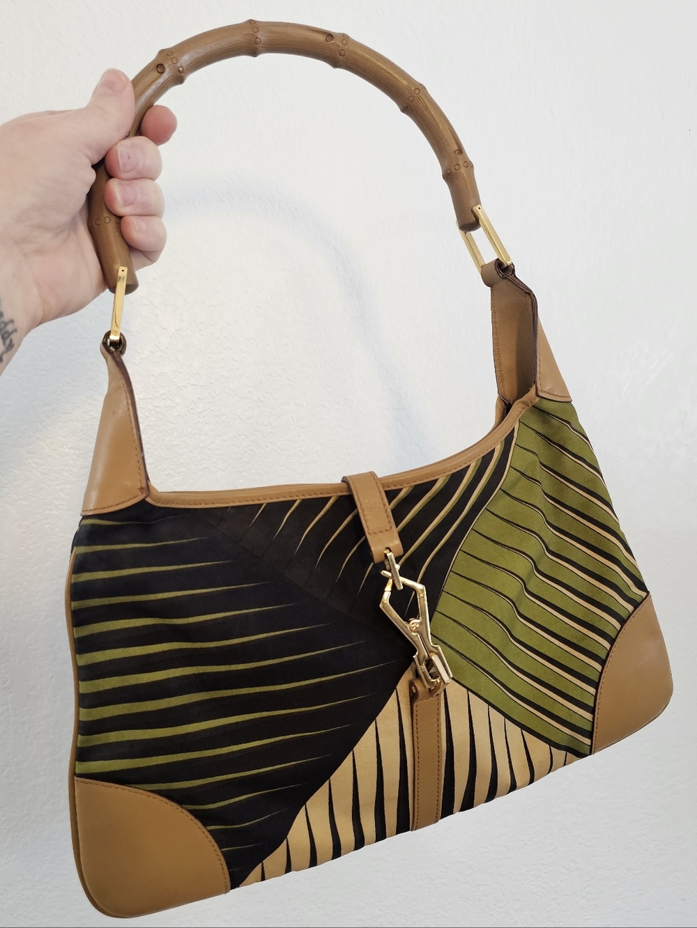 ๐ฃ HOST PICK ๐ฃ Vintage Gucci Satin Bamboo Jackie O Shoulder Bag ๐ฅ RARE ๐ฅ - Picture 4 of 16